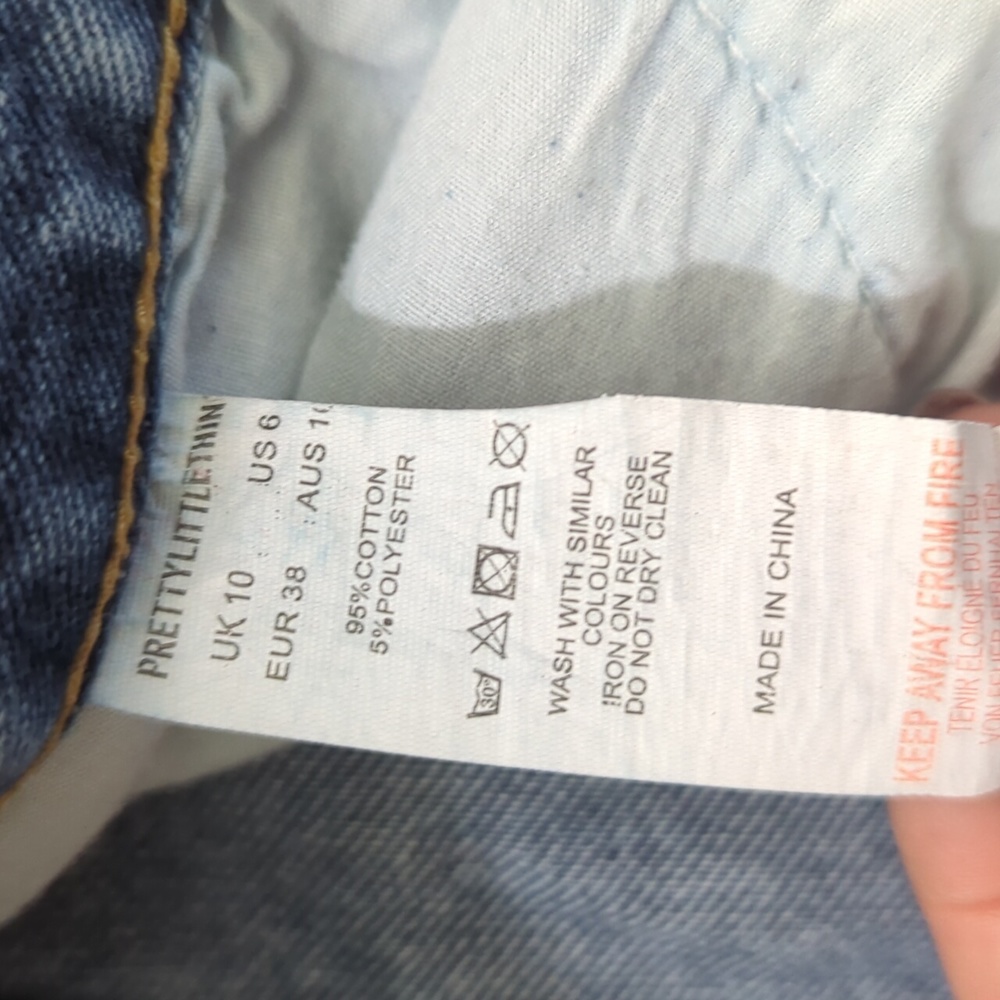 Pretty Little Thing High Waisted Ripped Jeans - Picture 7 of 8